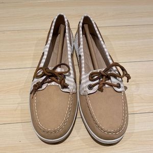 New Sperry boat shoes size 8
